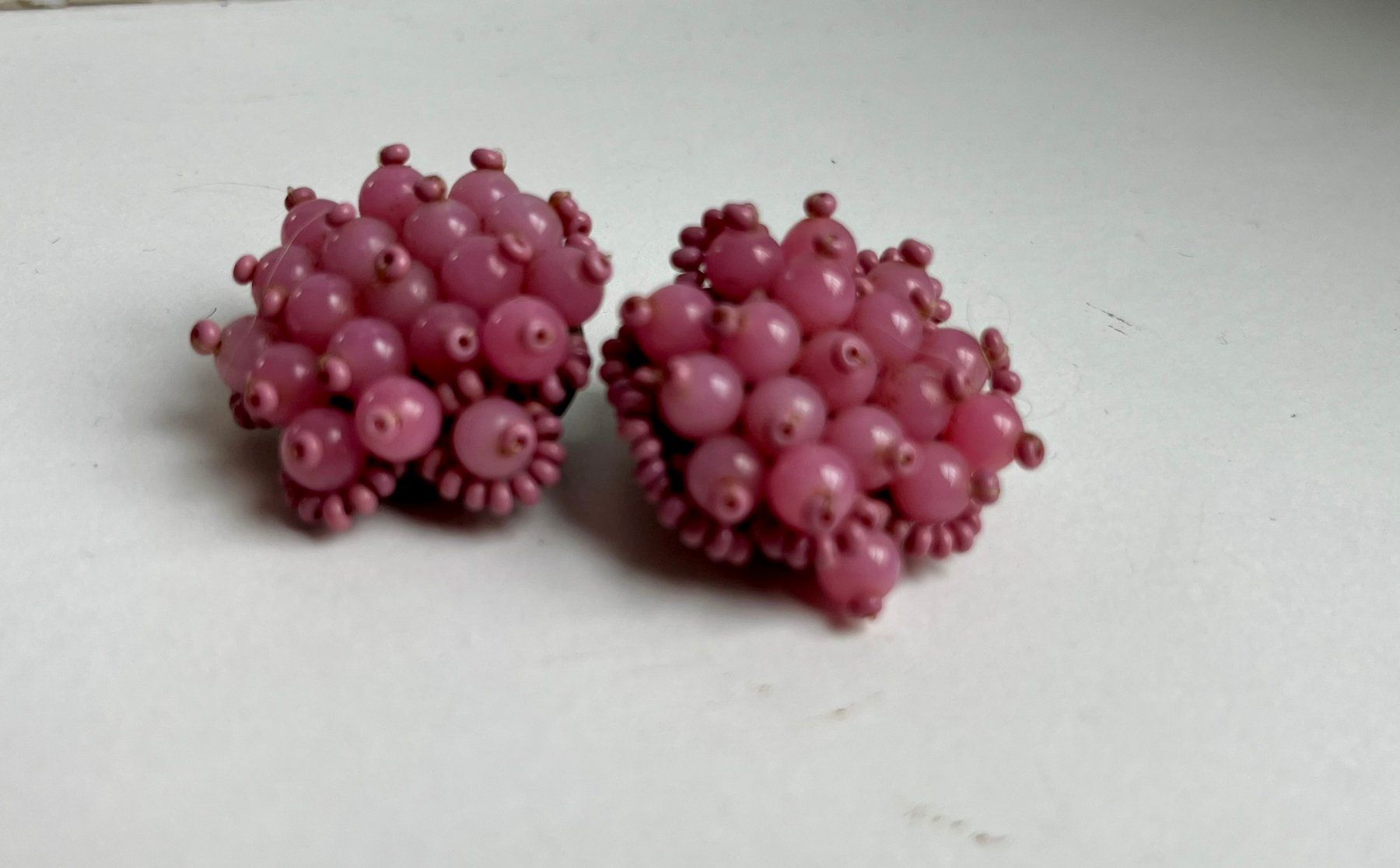 Orecchini pendenti & Orecchini a lobo: Vintage Ohrclips, Modeschmuck, rosa Perlen, – Usato da Wädenswil venduto da Aniares2