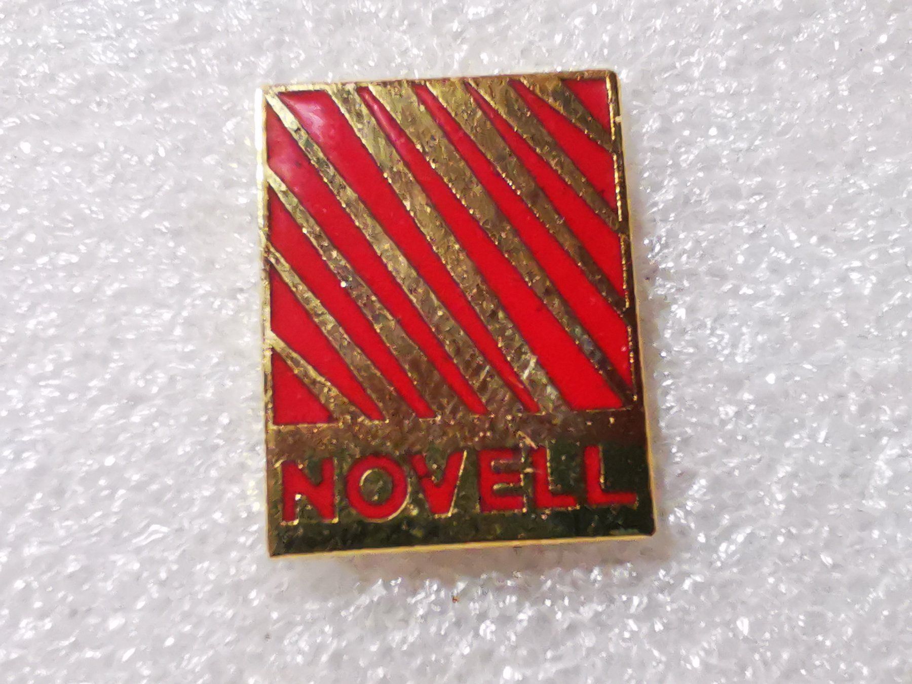 Placchette & Badge: Ansteckpin 101: Hovell – Usato da Oppligen venduto da Pin-Fall-Shop