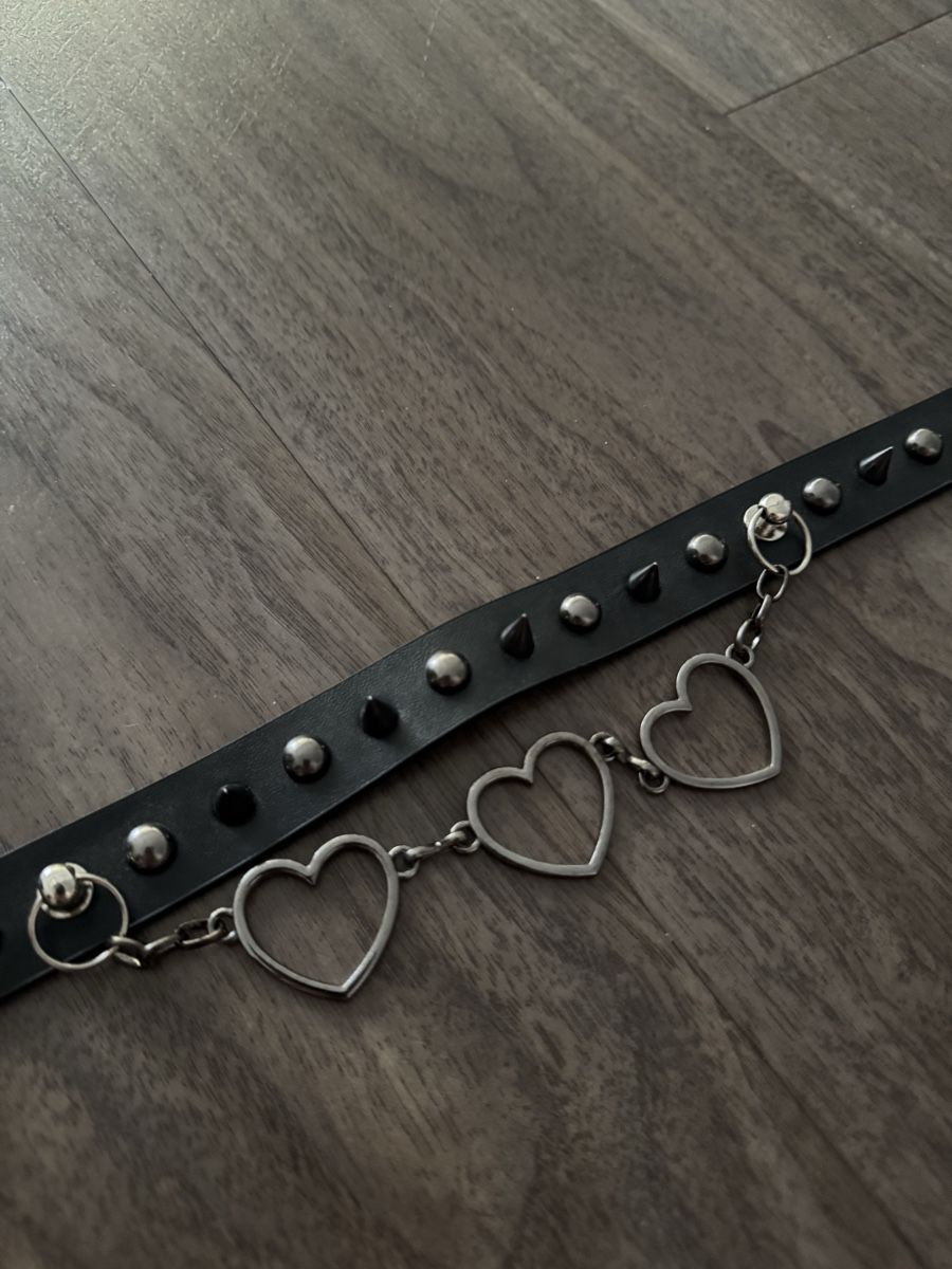 Catenine: BLACK HEART CHOCKER🖤 – Usato da Dietikon venduto da athiinax