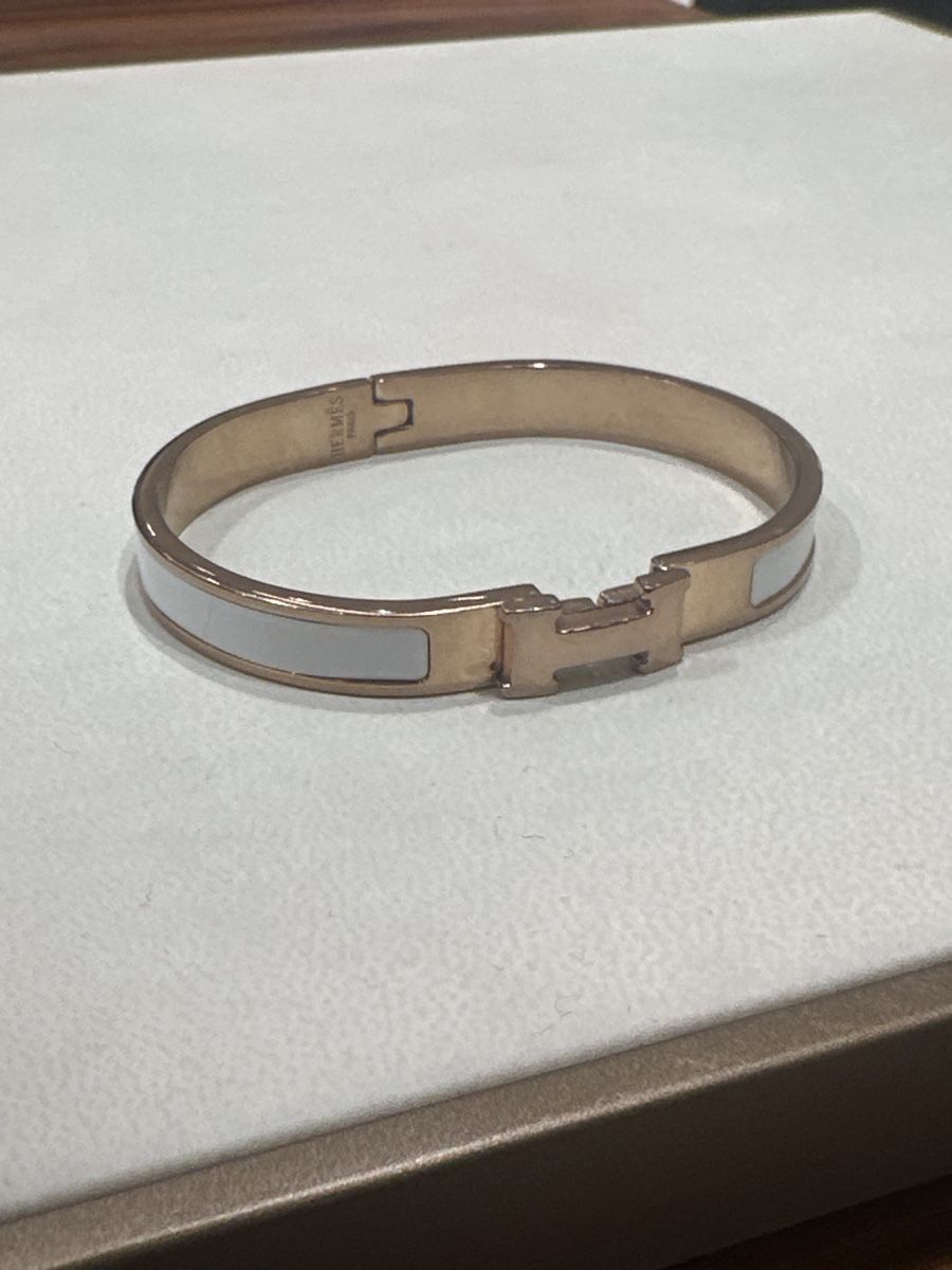 Armbänder & -reifen: Hermès Clic H Bracelet White & Rose Gold – Gebraucht aus Affoltern am Albis von Adanessi