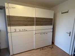 Grosser Kleiderschrank (Fachhandel), 2 Schiebetüren, NP 1750