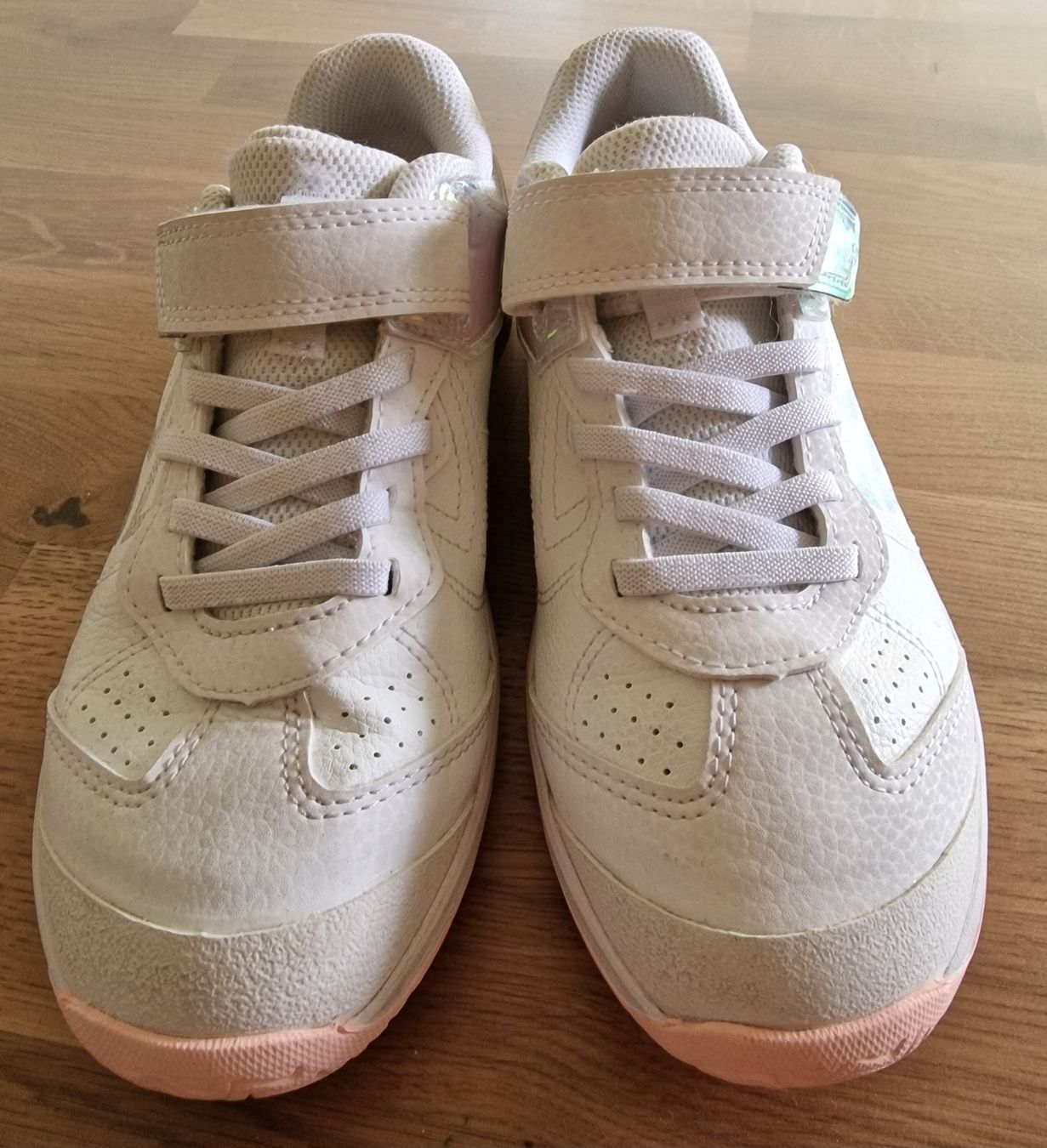 Scarpe per ragazze: Hallen-Turnschuhe grösse 35 – Usato da Frutigen venduto da Maqua