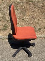 Chaise de bureau orange, dossier réglable, bon état