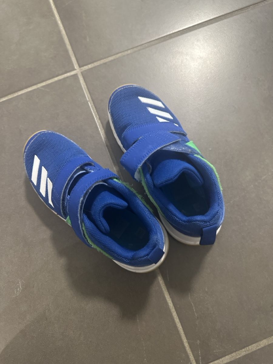 Adidas Schuhe für Jungen: Adidas Turnschuhe 34 – Gebraucht aus Laupen BE von Smythe