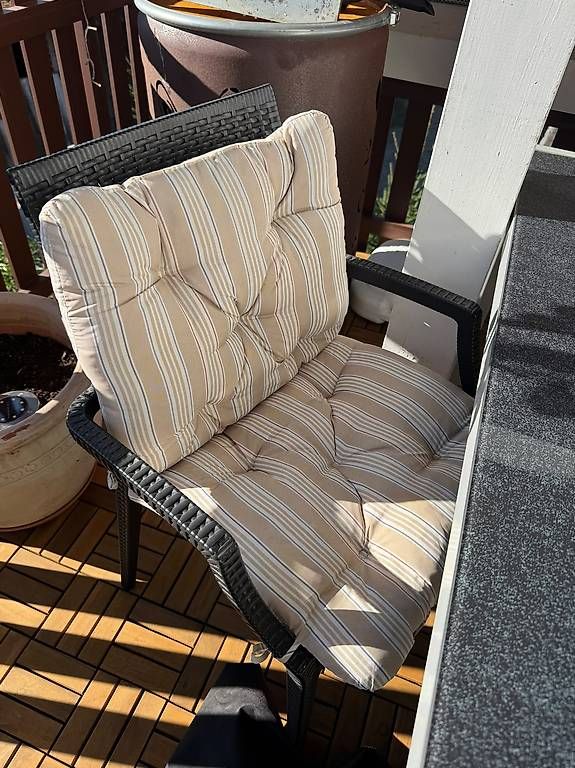 Set di tavolo e panche: Gartenmöbel Tisch & 4 Stühle mit Bezug  – Usato da Niederhasli venduto da nil_l7w9 2