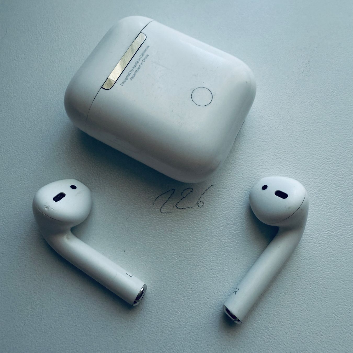 Apple Cuffie: Original Apple AirPods 2 Gen. Wireless Kopfhörer & Case – Usato da Basel venduto da MY.AIRPODS.SHOP 3