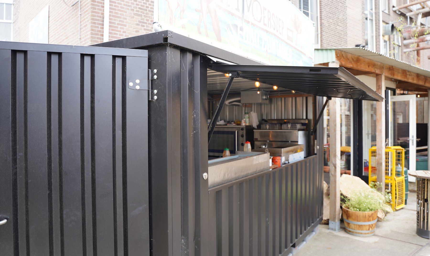 Contenitori edile: Barcontainer 4 × 2 m in Schwarz – Usato da Schaffhausen venduto da Selbstbaucontainer 4