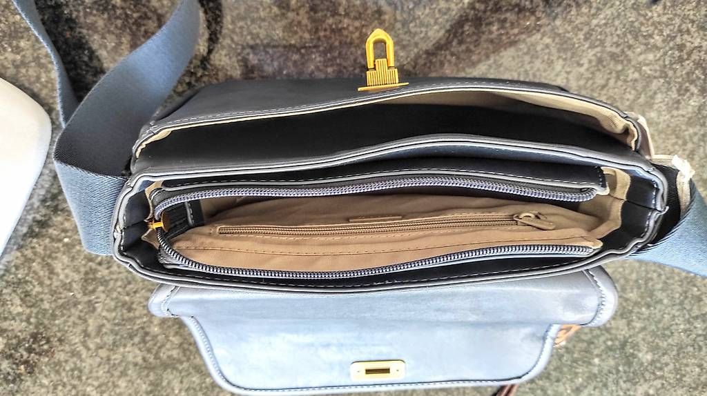 Sacs femmes: Neue Handtasche – Neuf (Voir description) à Gersau par irenja 1