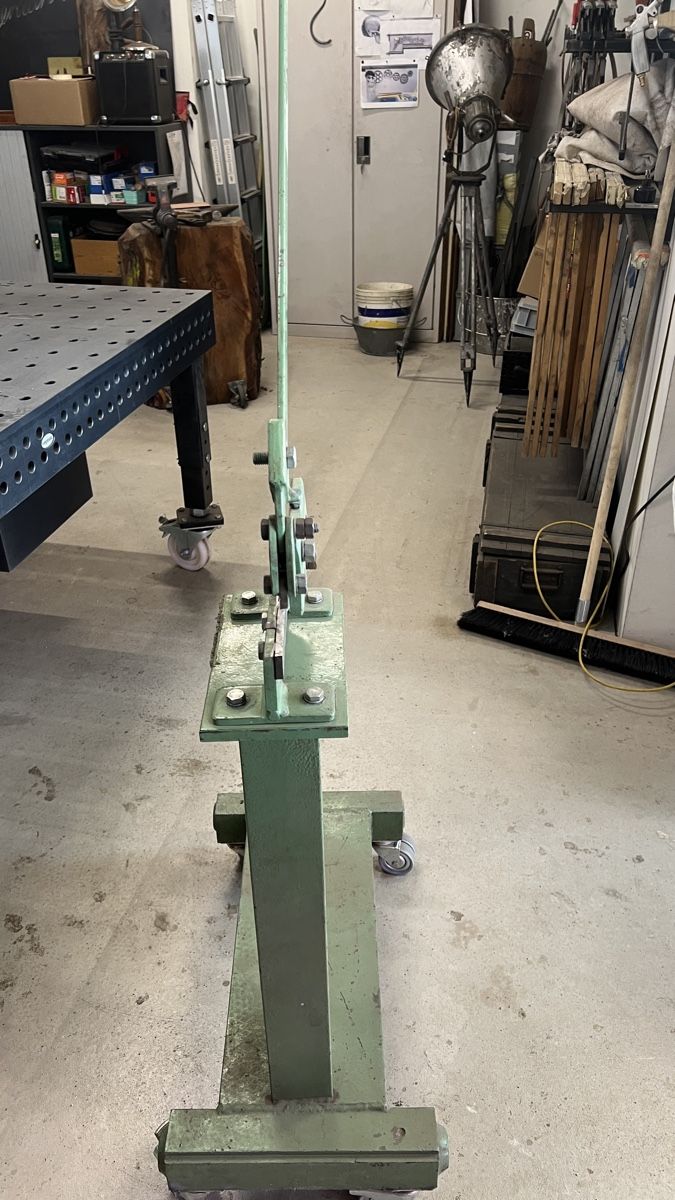 Tutte le macchine: Handhebelschere mit Stehfuss und Räder – Usato da La Punt Chamues-ch venduto da mhaefu 1