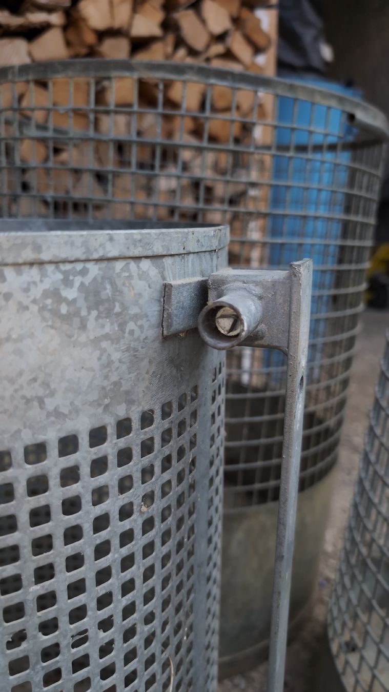 Cestini per rifiuti: metall Abfallbehälter divers – Usato da Oltingen venduto da gys_2yjc 1