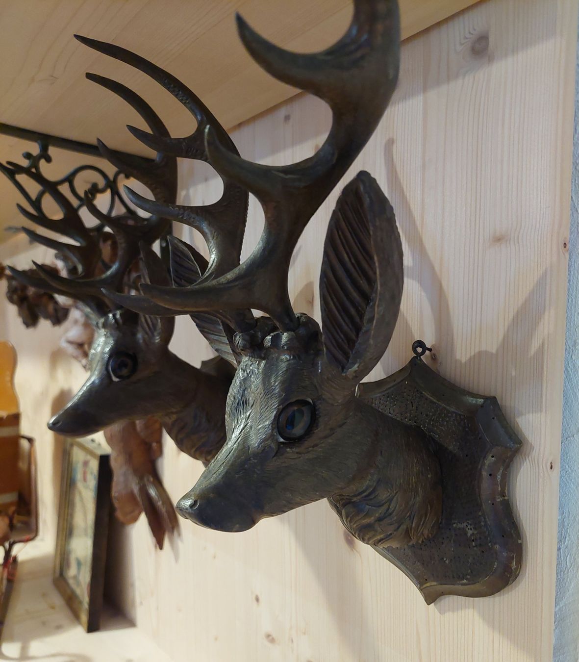 Statuette: Hirschkopf Wanddekoration Jagdtrophäe Antik – Usato da Siblingen venduto da rantiques 3