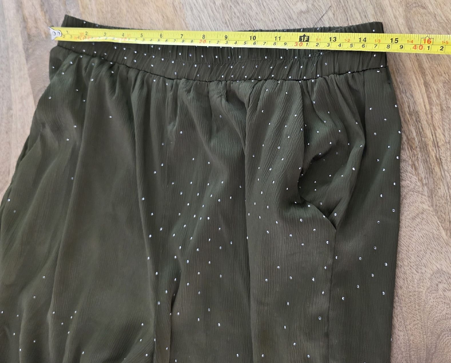 Pantaloni: Hose mit Nieten Khaki Grösse M/L – Usato da Rheinsulz venduto da Gilea 4
