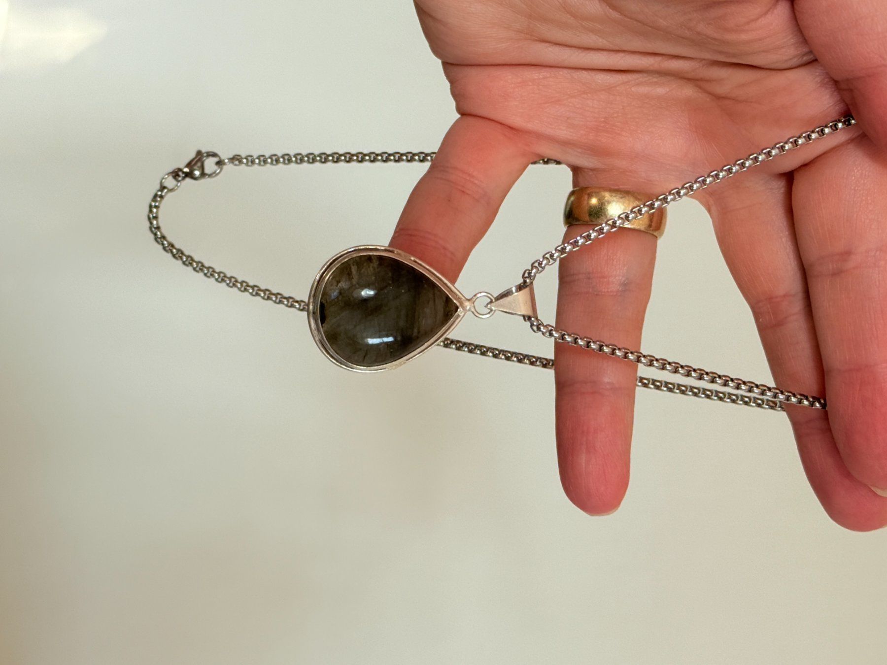 Catenine: Collier Labradorite - Élégance discrète ✨ – Nuovo e nell'imballaggio originale da Genève venduto da AGBERG 6