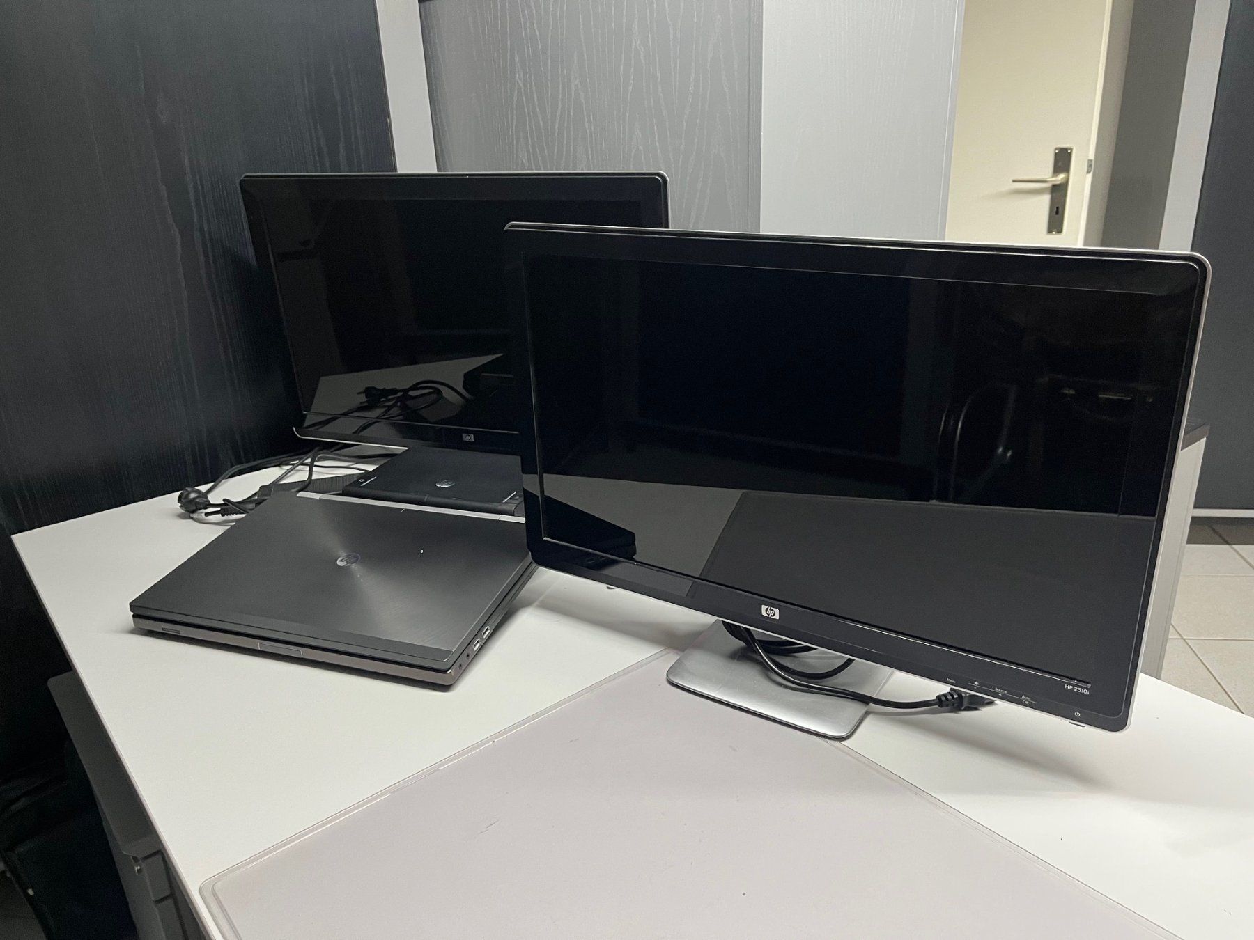 Hewlett Packard Monitor: Monitor HP 2510i – Usato da Laufen venduto da Schmidlin