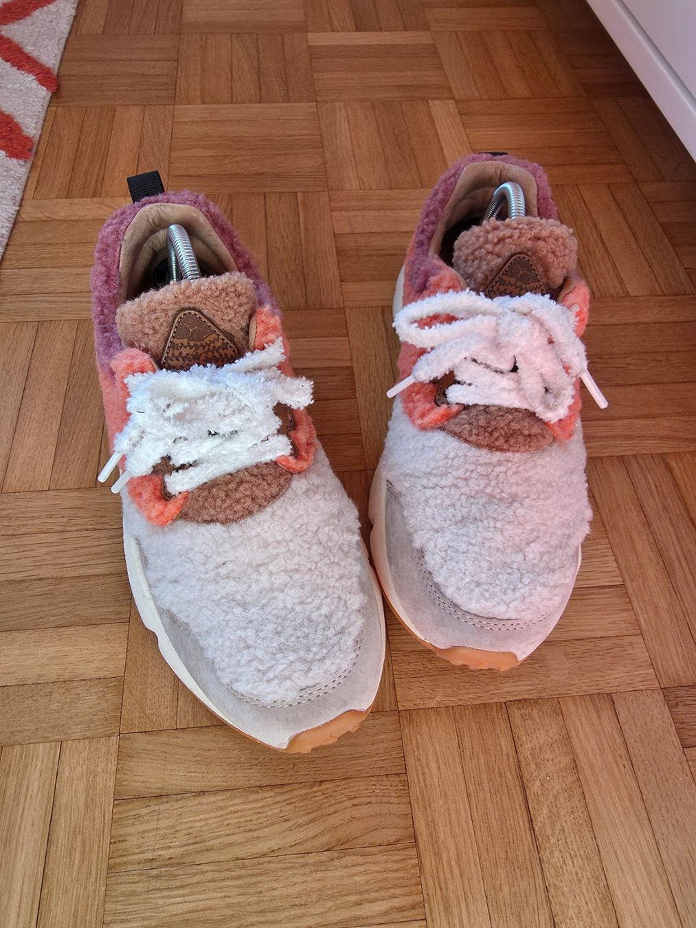 Scarpe da donna: Basket effet mouton – Usato da Genève venduto da car_2wpt