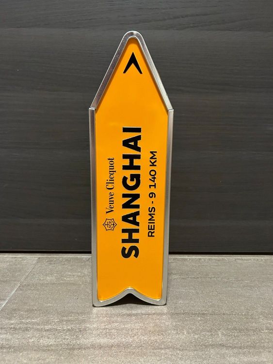 Veuve Clicquot Personalised ARROW Metal Giftbox & Rosé - 75 cl