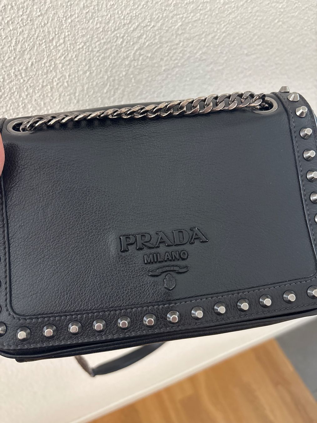 Prada Taschen für Damen: Beautiful black Prada bag with studs – Gebraucht aus Küssnacht am Rigi von s_vndn 2