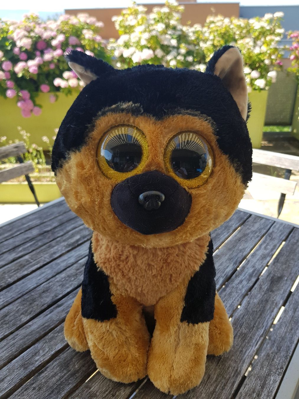 Spielzeuge: Plüsch-Hund hellbraun/schwarz sitzend – Gebraucht aus Jona von dampfnuggi
