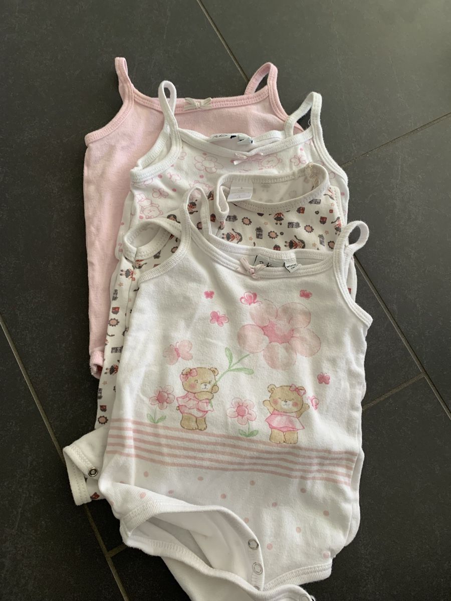 Lotti & Set di vestiti: Baby Bodys Grösse 74 4er Pack – Usato da Unterägeri venduto da Globi8634