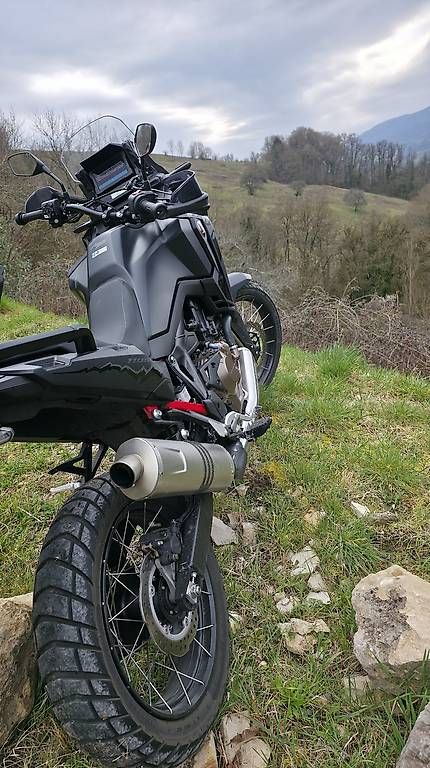 Honda Touring: Échappement africa twin 1100 – D'occasion à Châtelaine par din_yj85 2