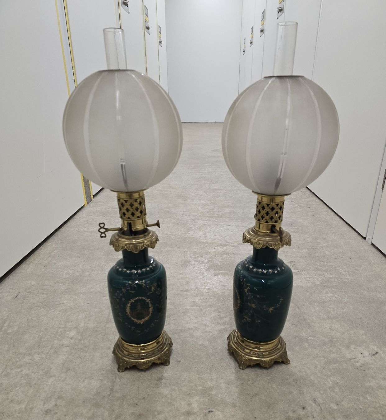 Lampade: Ancienne paire de lampes à pétrole – Usato da Clarens venduto da lucdubois 2