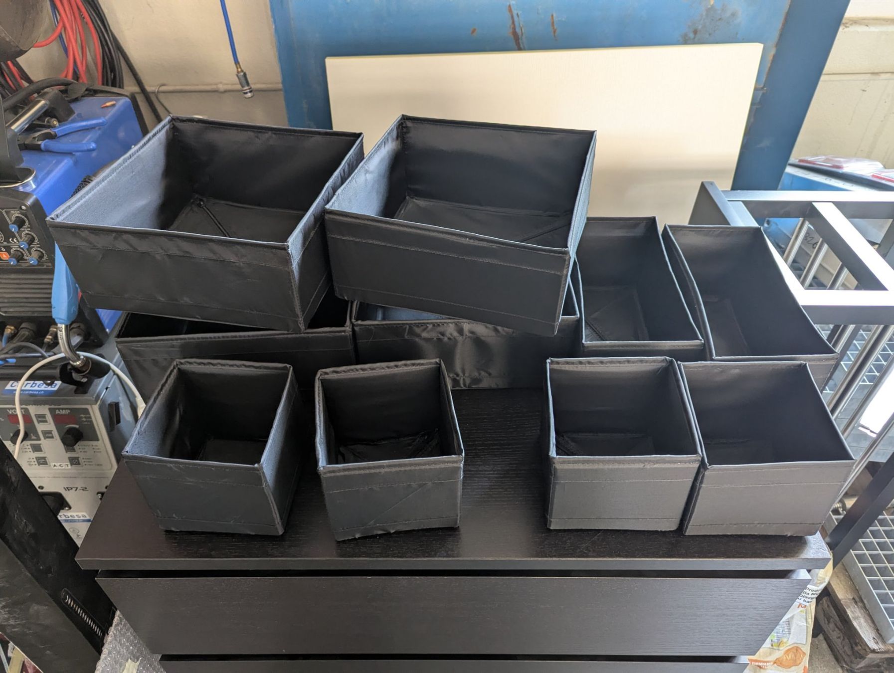 Ikea Cassettiere: IKEA MALM Kommode schwarz mit Glasplatte und 4 Schubladen – Usato da Othmarsingen venduto da Pascal.Ha 6