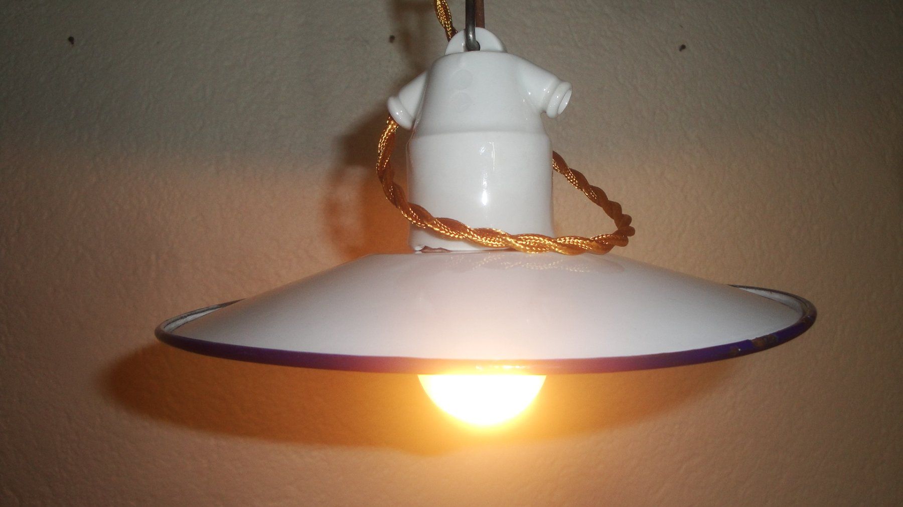 Lampadari & plafoniere: Kellerlampe mit Emaillierter Lampenschirm – Usato da Zürich venduto da Paykan 3