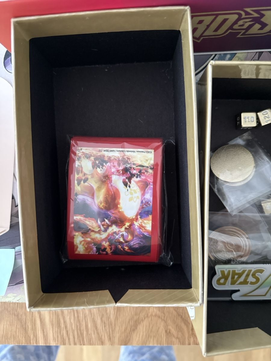 Pokémon Carte collezionabili: UPC Charizard Ultra Premium Collection Box EN geöffnet 1 – Nuovo (secondo la descrizione) da Niederweningen venduto da rimicanardo 2