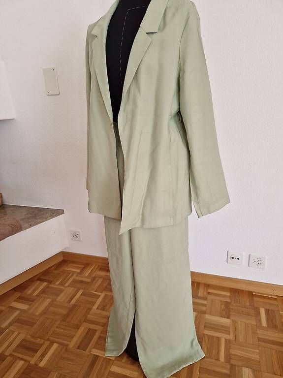 Completi & Tailleur: Damen Hosenanzug Gr.40 Viskose Mint gross geschnitten – Usato da Wallisellen venduto da Mimimi93 1