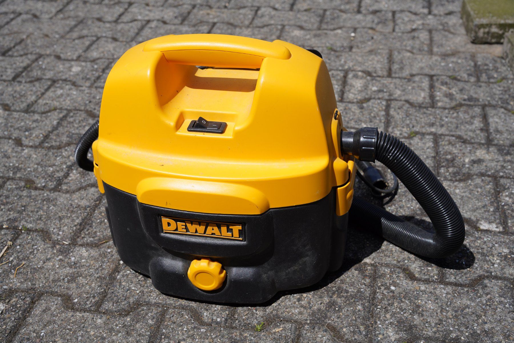 Dewalt Staubsauger & Zubehör: Akku-Staubsauger DeWalt DC500 – Gebraucht aus Brittnau von