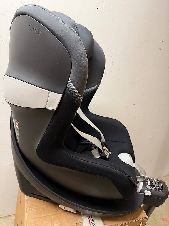 Cybex Seggiolini per auto: Siège auto Cybex Sirona M2 i-Size avec base isofix – Usato da Epalinges venduto da sinal.co 2