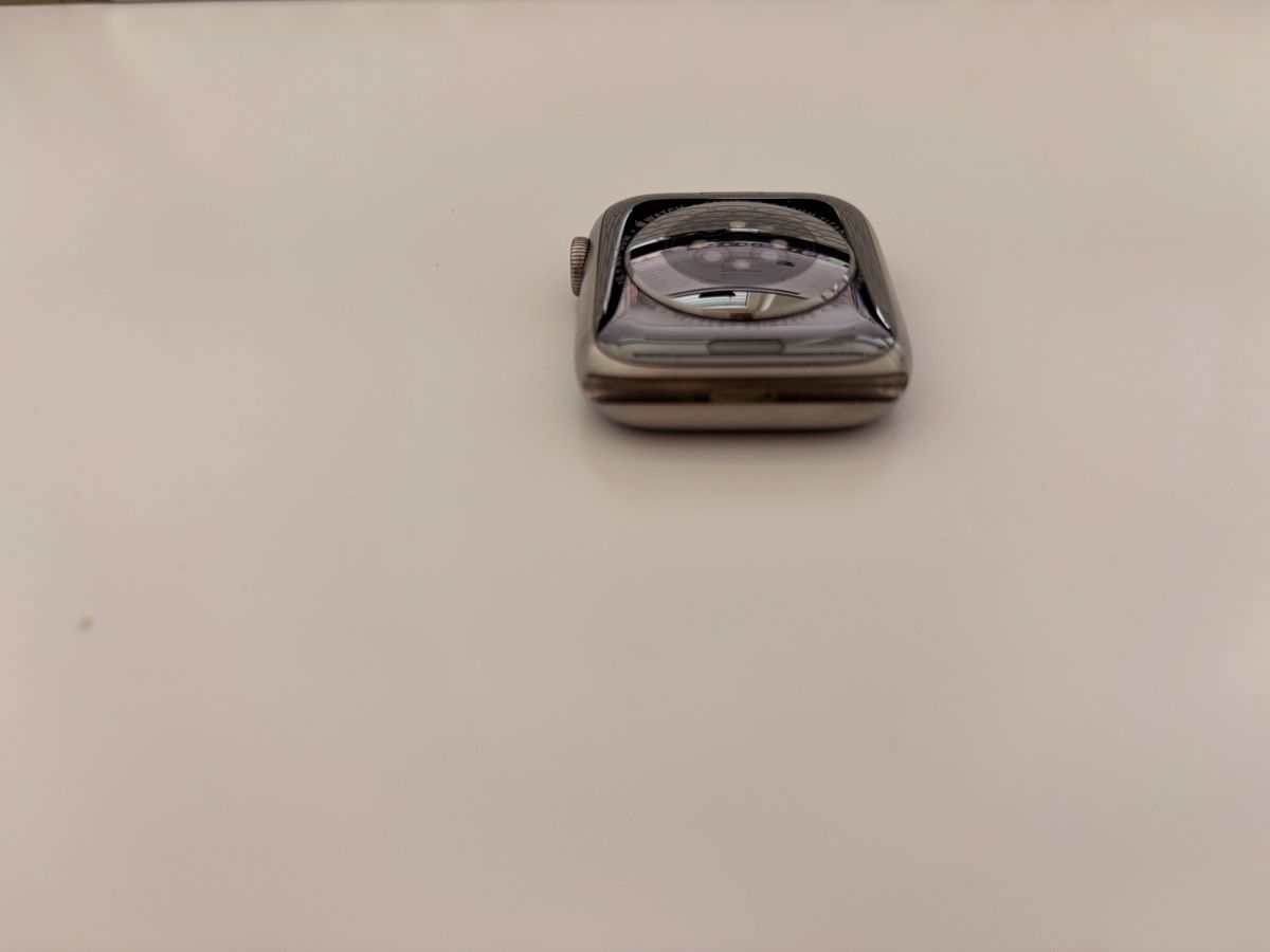 Apple Smartwatch: Apple Watch Edition Series 6 Titanium 44mm – Usato da Dürnten venduto da binop 6