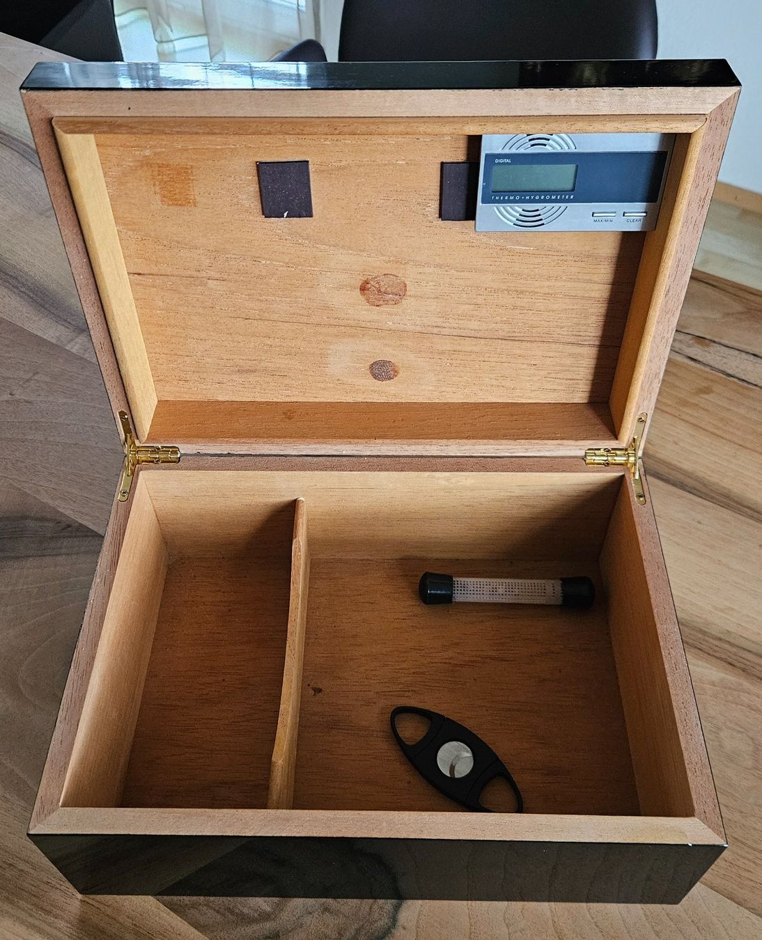 Humidore: Kleiner Humidor schwarz glanz – Gebraucht aus Oftringen von Dinu10 6