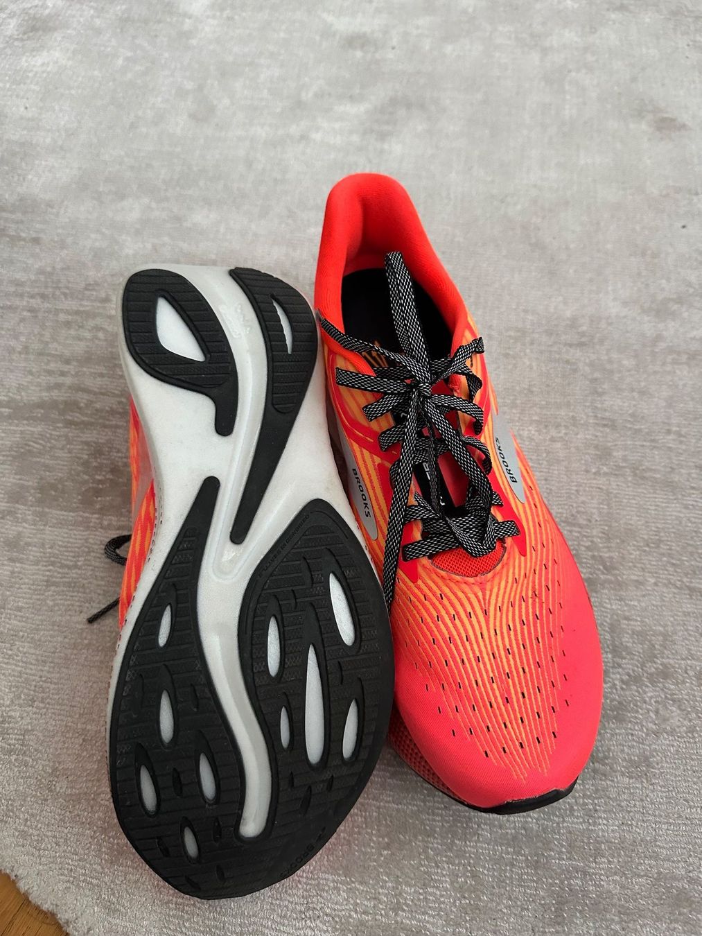 Brooks Chaussures hommes: Brooks Hyperion 3 Max new 42 – D'occasion à Zug par abe_6llp 2