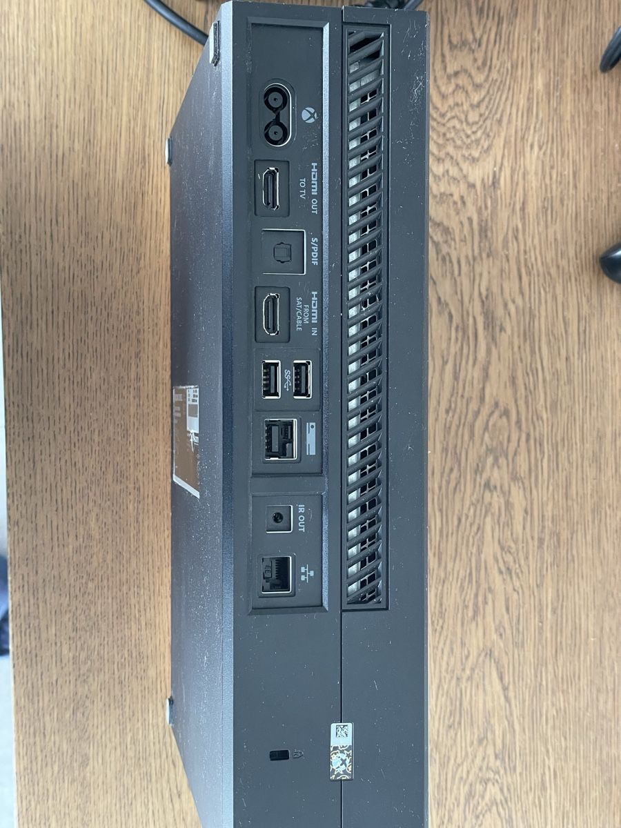 Microsoft Console: Xbox one 1540 – Usato da Couvet venduto da xinchang.liu 3