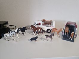 Schleich Pferde & Fohlen Konvolut mit Anhänger & Pferdebus