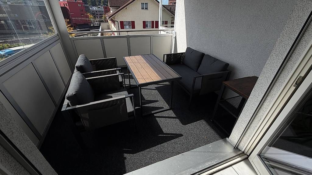 Divani: Gartenlounge grau/anthrazit inkl. Tisch – Usato da Rotkreuz venduto da ta_ti75 4