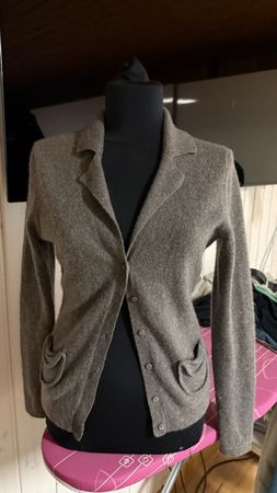 Kaschmir  Strickjäckli mit Knöpfen gr S