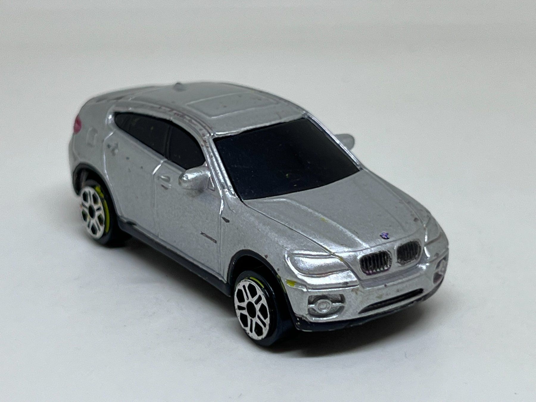 Maisto Modellini d'auto: Maisto BMW X6 #587 – Usato da Wildegg venduto da LaaBoutique