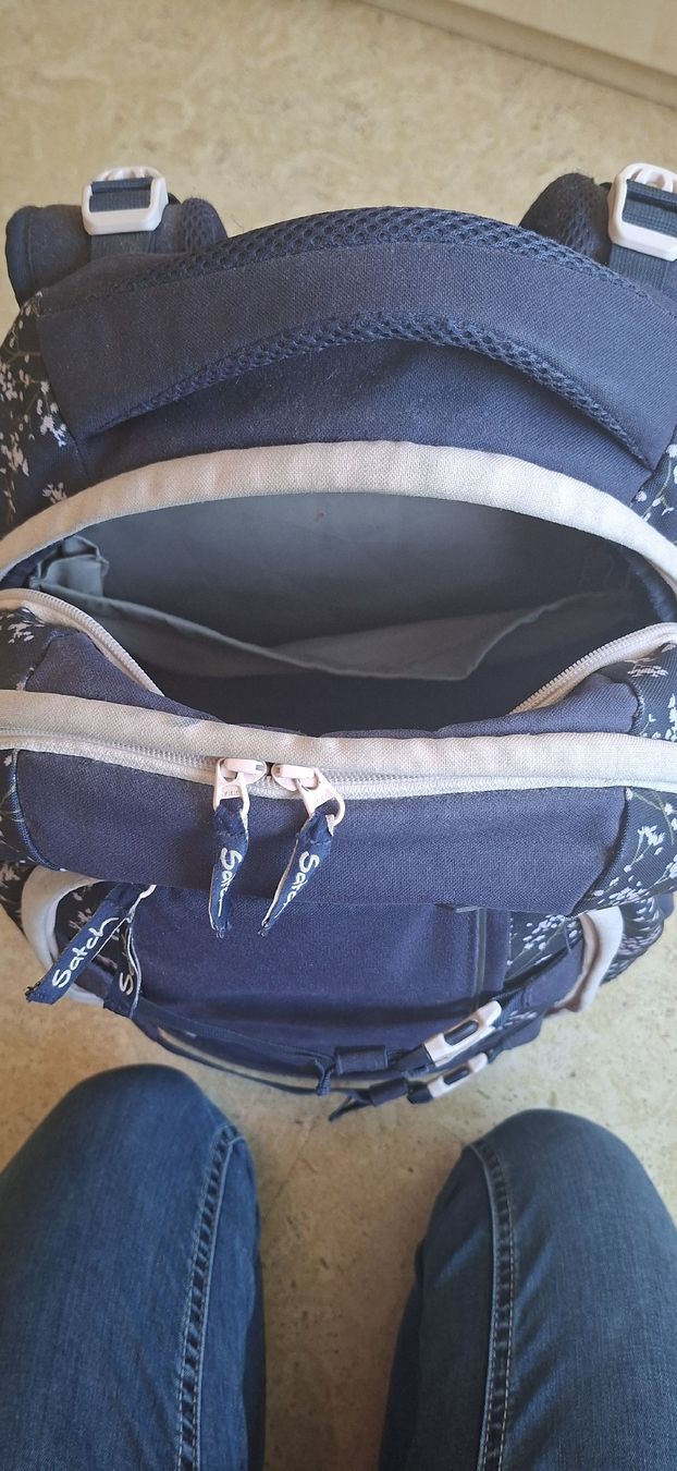 Satch Rucksäcke: Schulrucksack Satch dunkelblau mit Rosa Muster – Gebraucht aus Zuoz von mad_b2zy 3