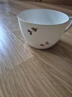 Vintage Teetasse, Blumendesign mit Goldrand