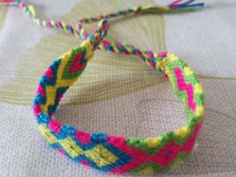 Geflochtenes Armband Neonfarben