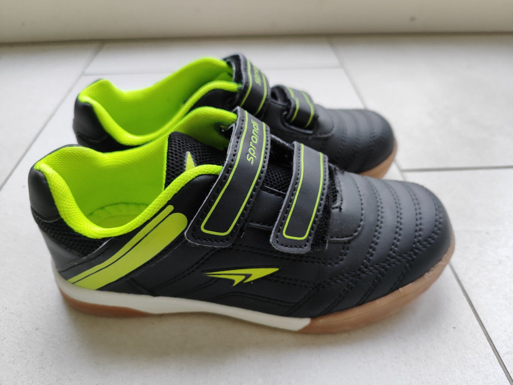 Scarpe per ragazzi: Neue Turnschuhe, Hallenschuhe Sprandi Gr. 31 – Nuovo (secondo la descrizione) da Seon venduto da Mandes1