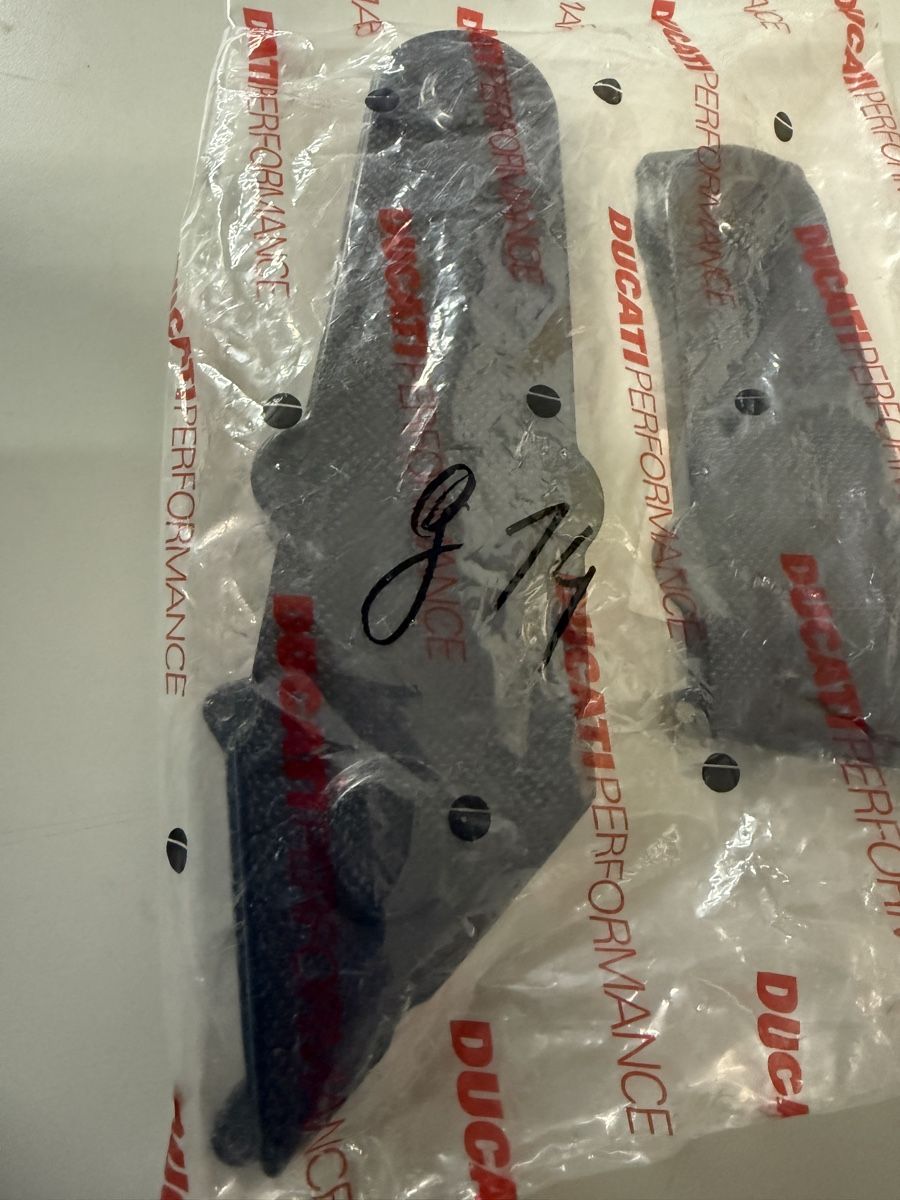 Ducati Alle Motorradersatzteile: Kit de caches courroies carbone Ducati Performance 900ss NOS – Neu und originalverpackt aus Cossonay-Ville von Jeromek 7