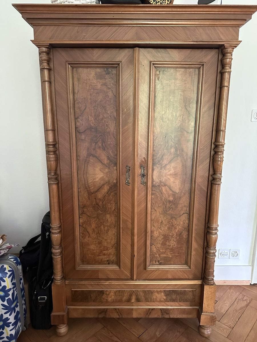 Armadi: Antiker Holzschrank – Usato da Basel venduto da cel_qm2w