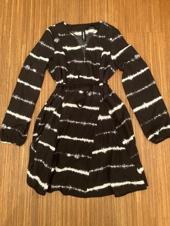 Kleid mit Streifenmuster, Somethingnew, Gr. 34/36 🛍️