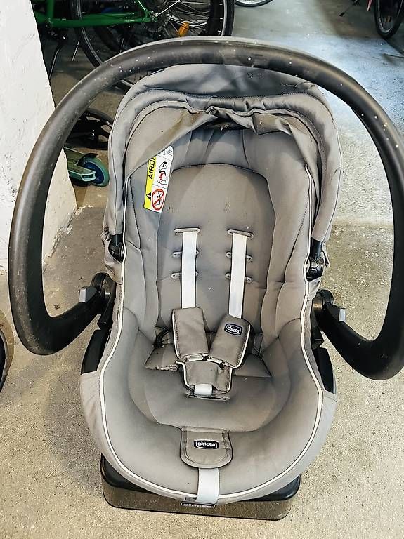 Seggiolini per auto: Chicco Babyschale mit Basis  top praktisch  4500 Solothurn – Usato da Solothurn venduto da Rafaella_K 3