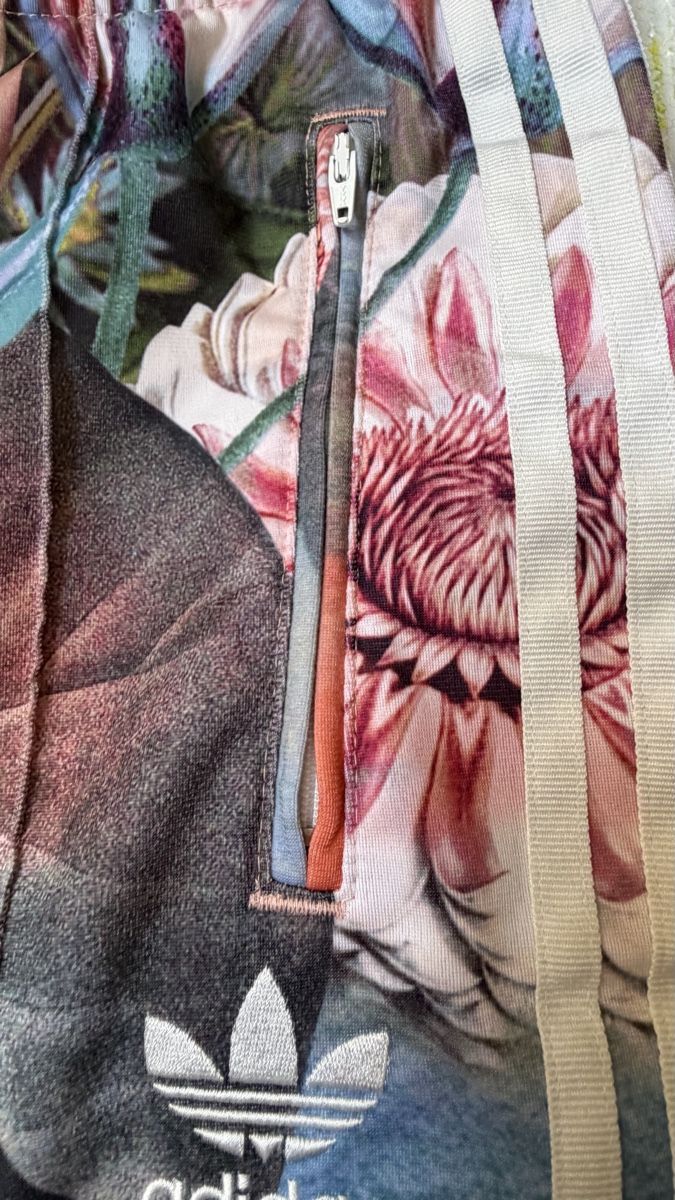 Adidas Pantaloni: Adidas Hose, florales Muster, Grösse 38 – Nuovo (secondo la descrizione) da Bern venduto da VintageRuth 1
