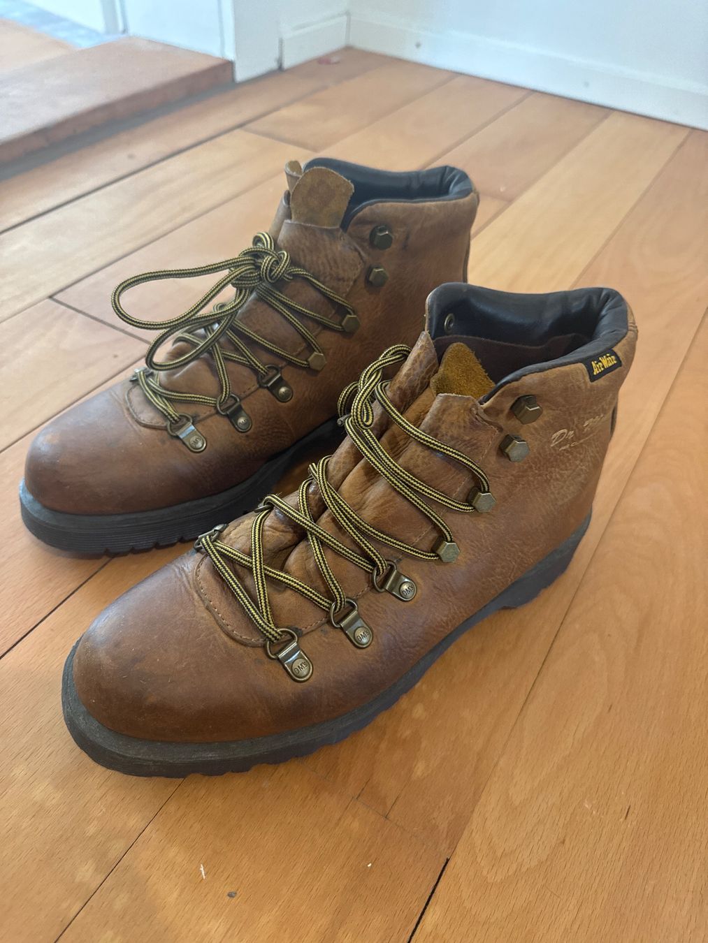 Dr. Martens Chaussures hommes: Dr. Martens, Freizeit/Wanderschuhe, Leder hell braun, Gr. 39 – D'occasion à Zürich par shutter01