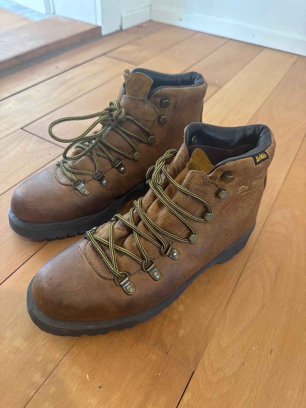 Dr. Martens Herrenschuhe: Dr. Martens, Wanderschuhe, Leder hell braun, Gr. 39 – Gebraucht aus Zürich von shutter01